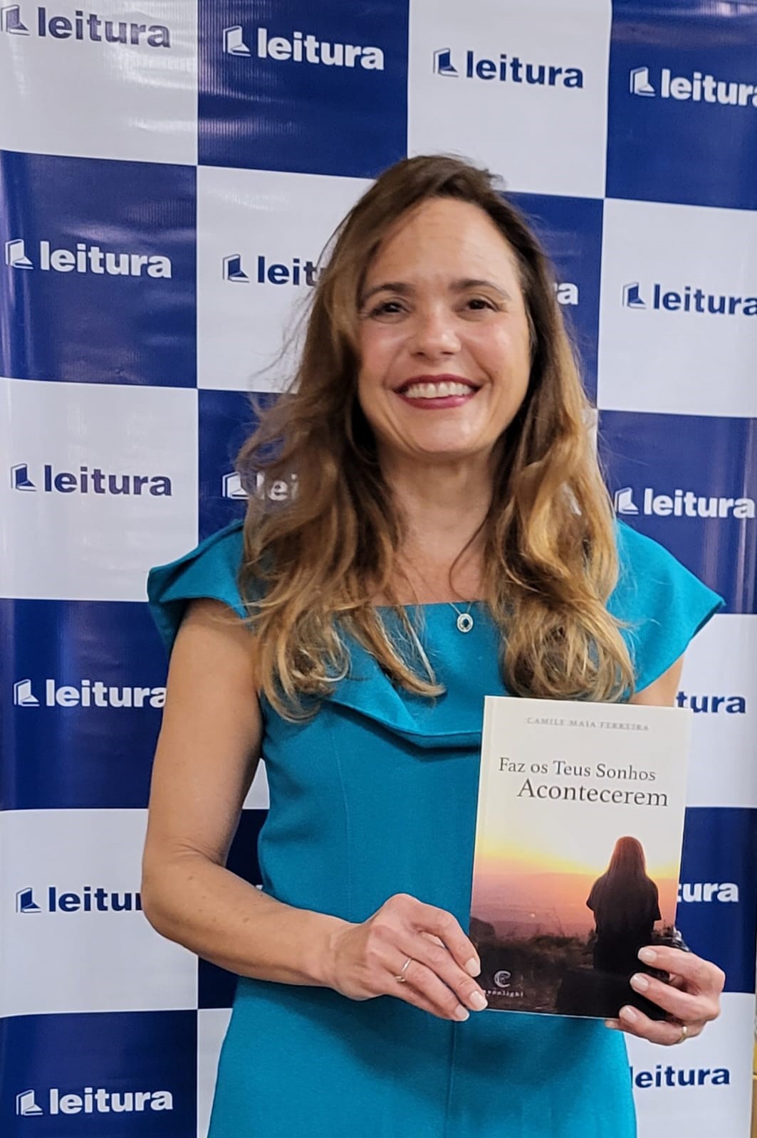 Livro "Faz os Teus Sonhos Acontecerem" de Camile Maia Ferreira.